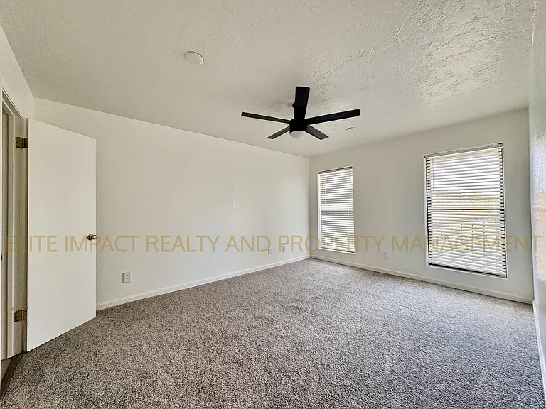 1620 N Wilmot Rd — Photo 15