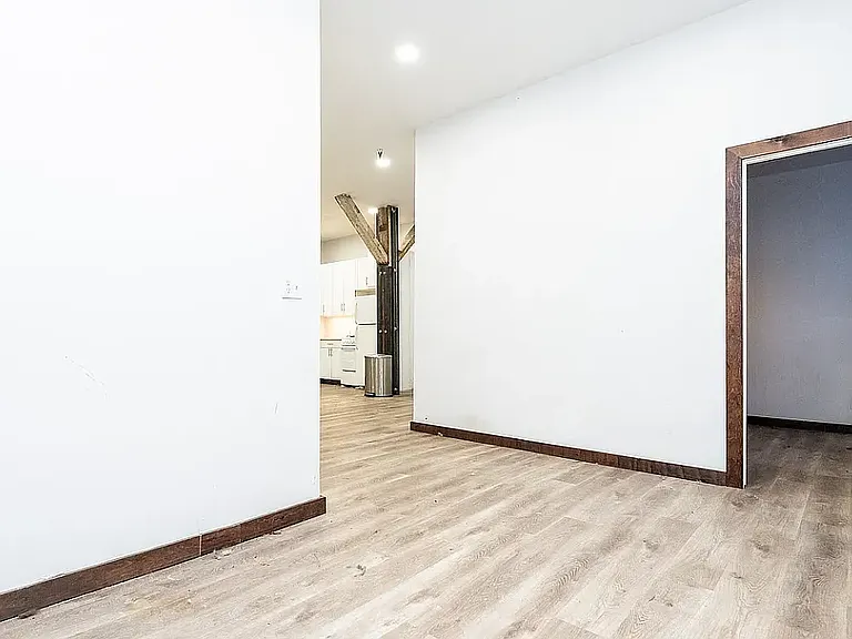 307 Scholes St #102 — Photo 5