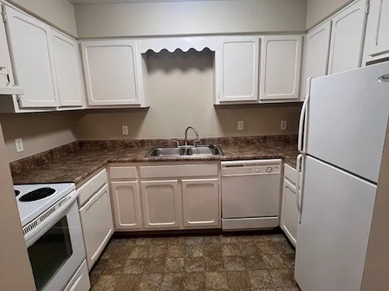 Citadel Apartments — Photo 43