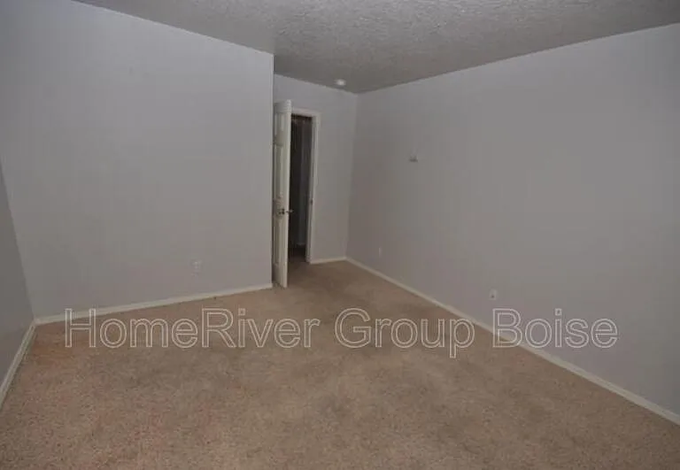 3872 N Weston Ave — Photo 11