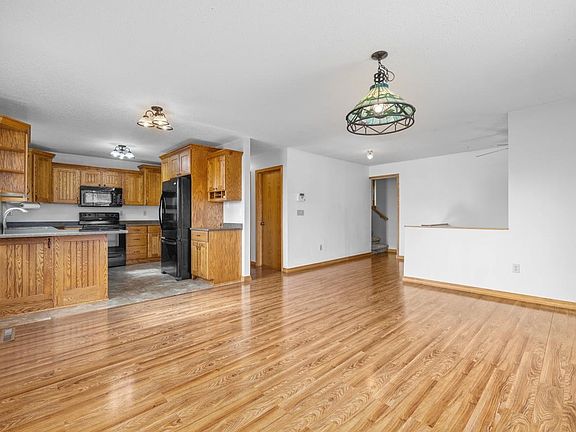 3rd image of 1405 Sunset Blvd