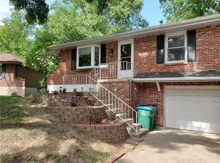 1904 SW 2nd St, Lees Summit, MO 64081