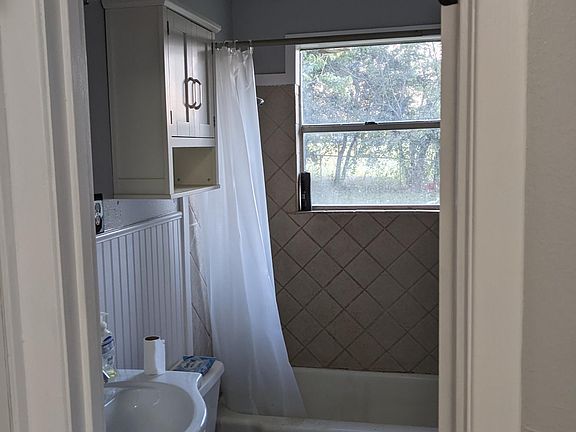 3rd image of 1916 Deborah Dr