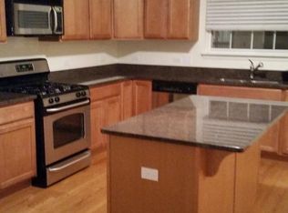 202 River Front Dr, Mount Prospect, IL