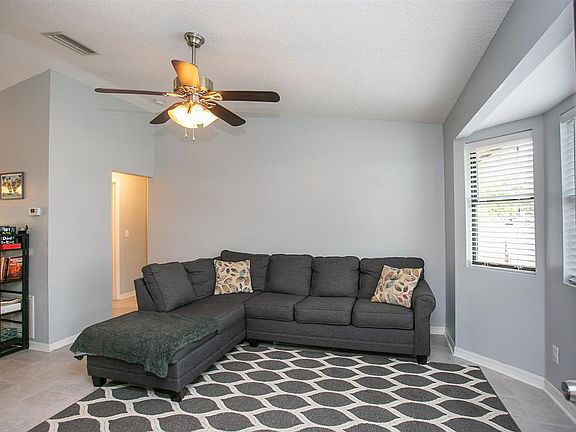 5th image of 2931 Bradford St