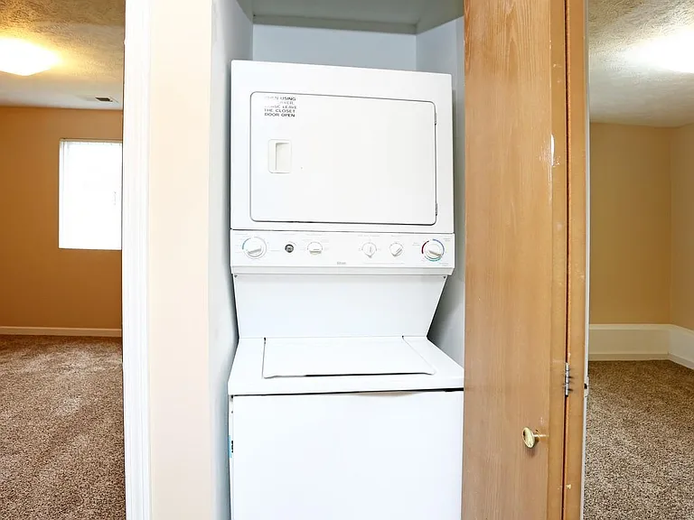 Residences at Fox Pointe — Photo 7
