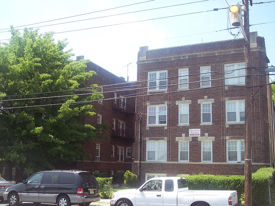 1033 Stuyvesant Avenue