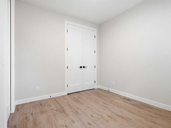 3rd image of 446 W Kinniburgh Loop