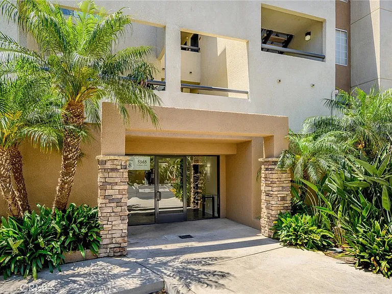 5565 Canoga Ave #307 — Photo 3