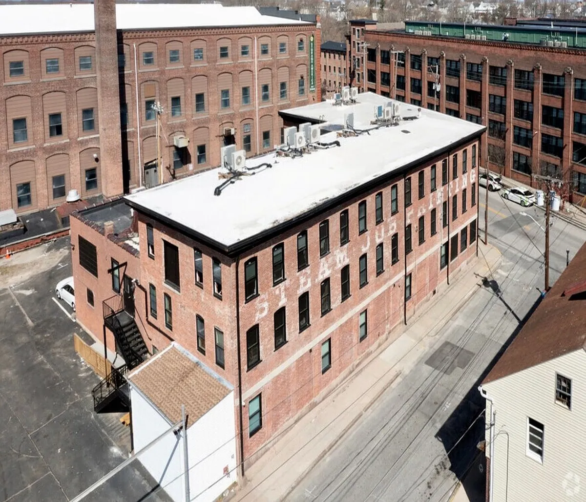 Building Photo - 548 Roosevelt Avenue