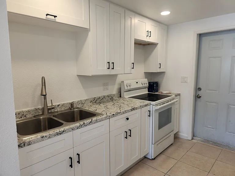 1105 S Prospect Ave #B — Photo 4