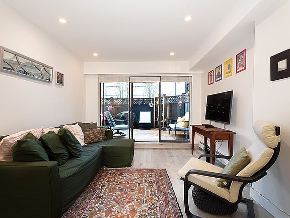 5th image of 2885 Spruce St #107