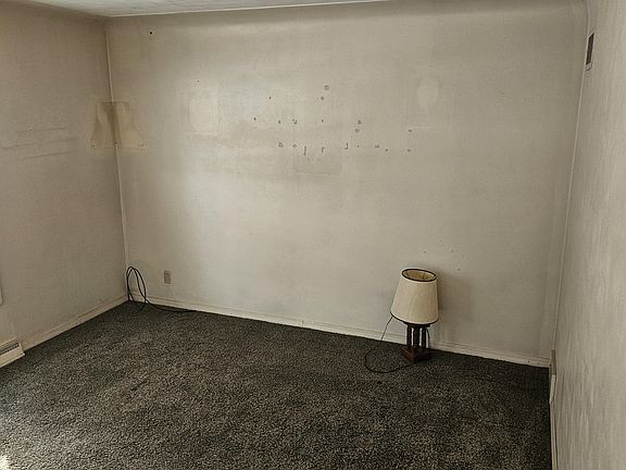 5th image of 16071 Robbins Rd