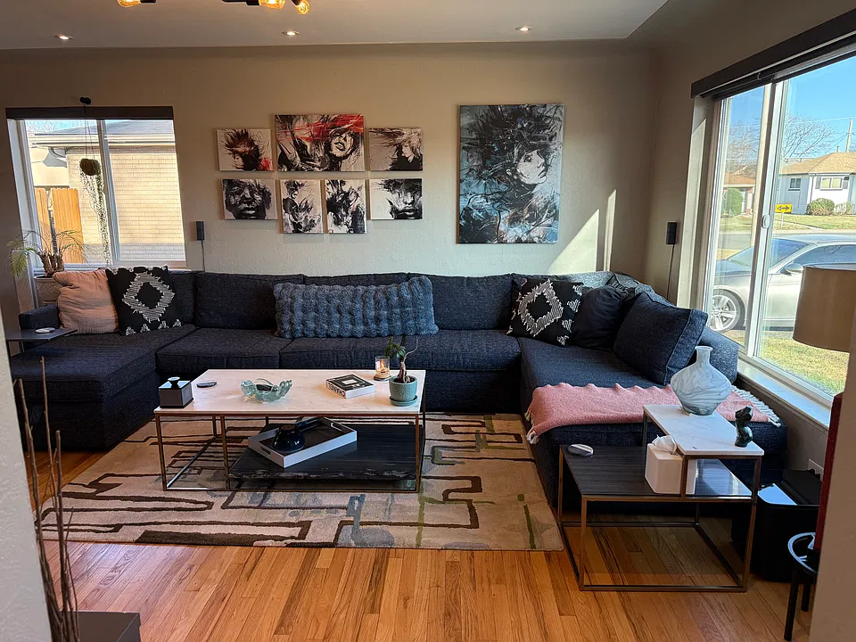 Living Room from entrance (*Current tenants furnishing)