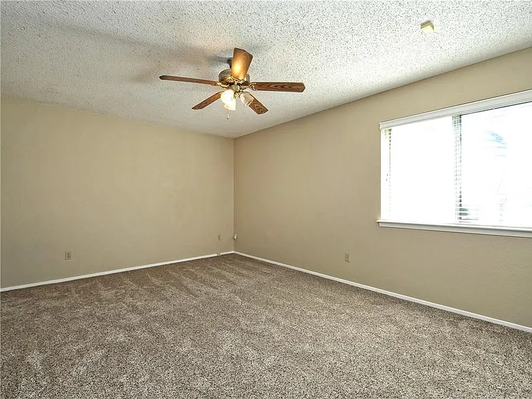 8407 Gallatin Dr — Photo 11