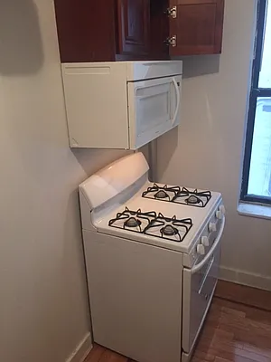 Rented by PMG Real Estate  | media 17