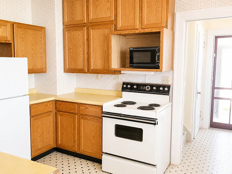 1901 Saint Clair Ave — Photo 4