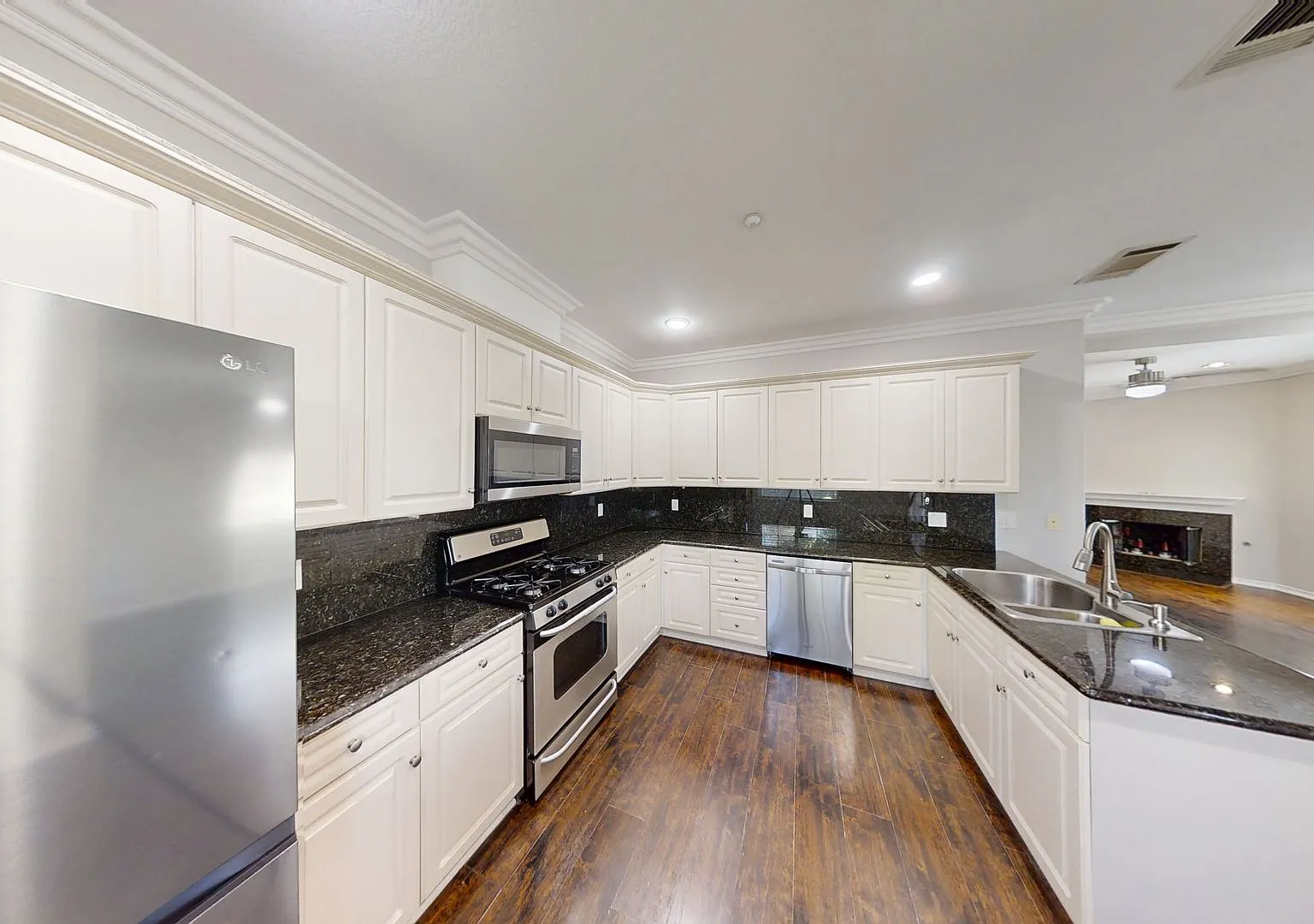Beautiful 2 bed 2 1/2 bath Condo in Redlands, Ca. — Photo 3