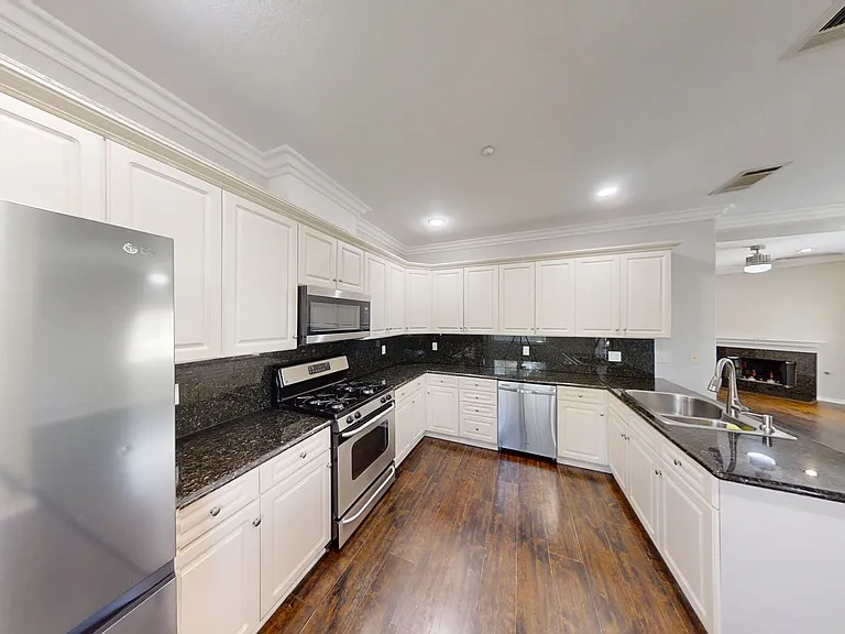 1200 E Highland Ave #402 — Photo 3
