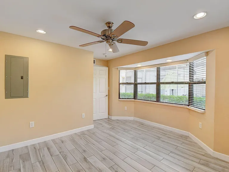1316 Date Palm Dr #REAR — Photo 5