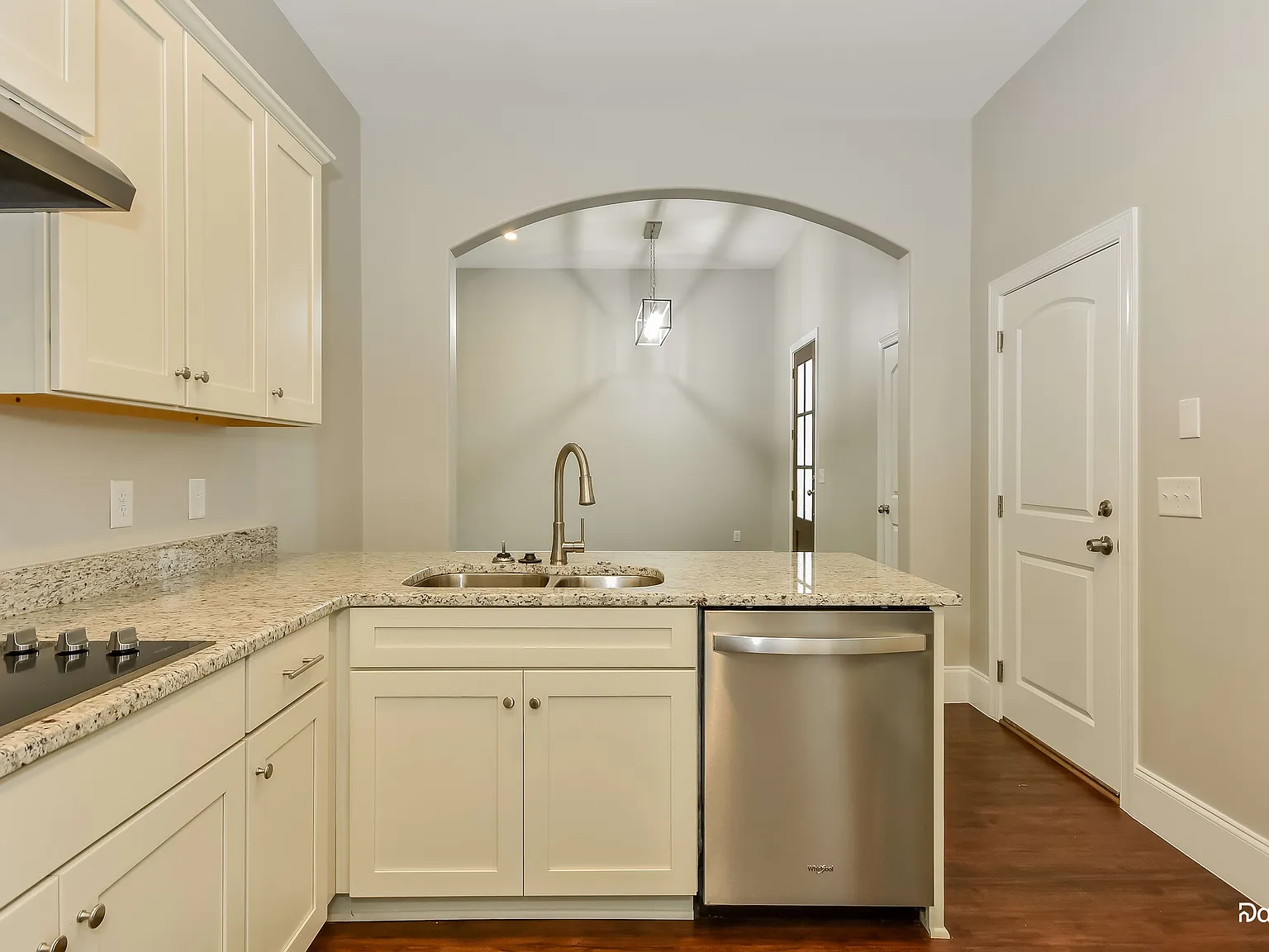 3 bed, 2.0 bath, 1607 sqft, $2,550 — Photo 4