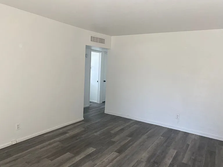 743 E Coronado Rd — Photo 11