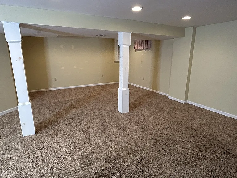 217 Vassar Dr — Photo 22