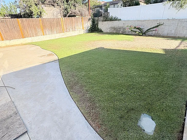 2238 Lindora St — Photo 38