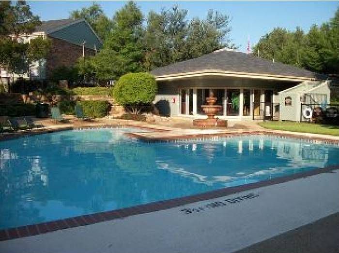 Sparklin Pool!!