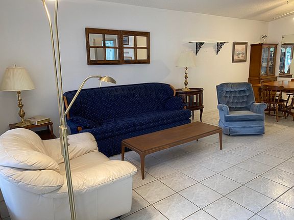 5th image of 7911 SE Villa Cir
