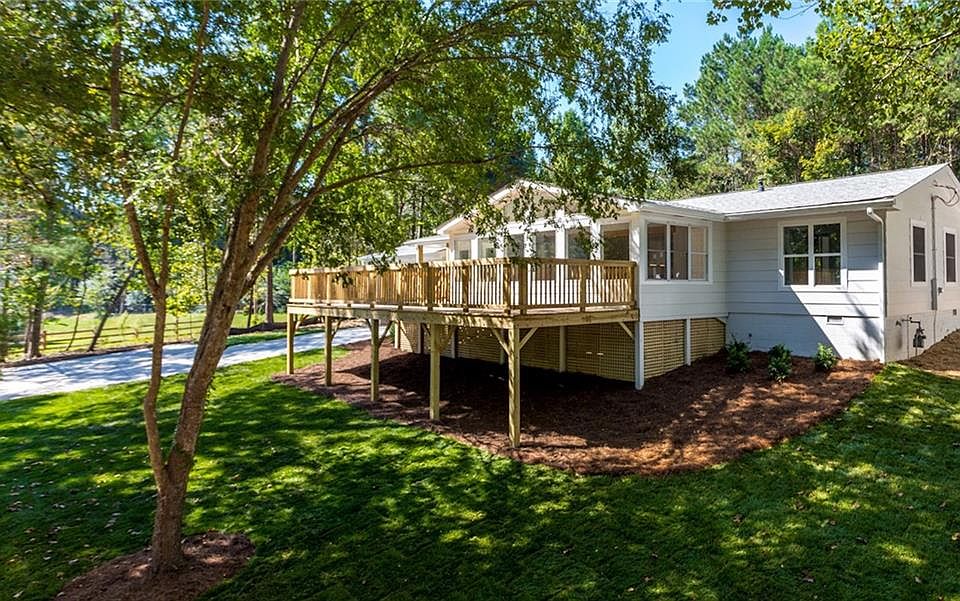 2nd image of 935 Pine Cir
