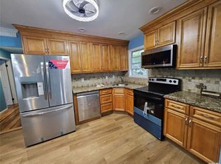 91 Mohawk Ave, Deer Park, NY 11729