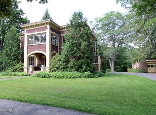 19 Cliffwood St, Lenox, MA 01240