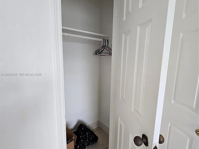 724 SW 7th Ter #12 — Photo 12