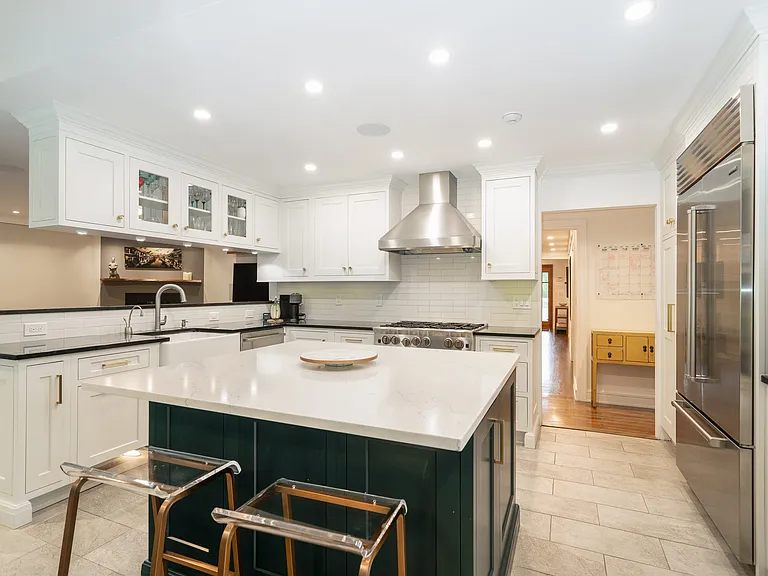 10 Loewen Ct — Photo 13