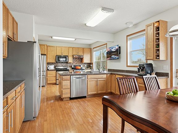 4th image of 739 Lake Ridge Dr