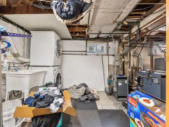 159 Seneca Avenue image 23 of 34