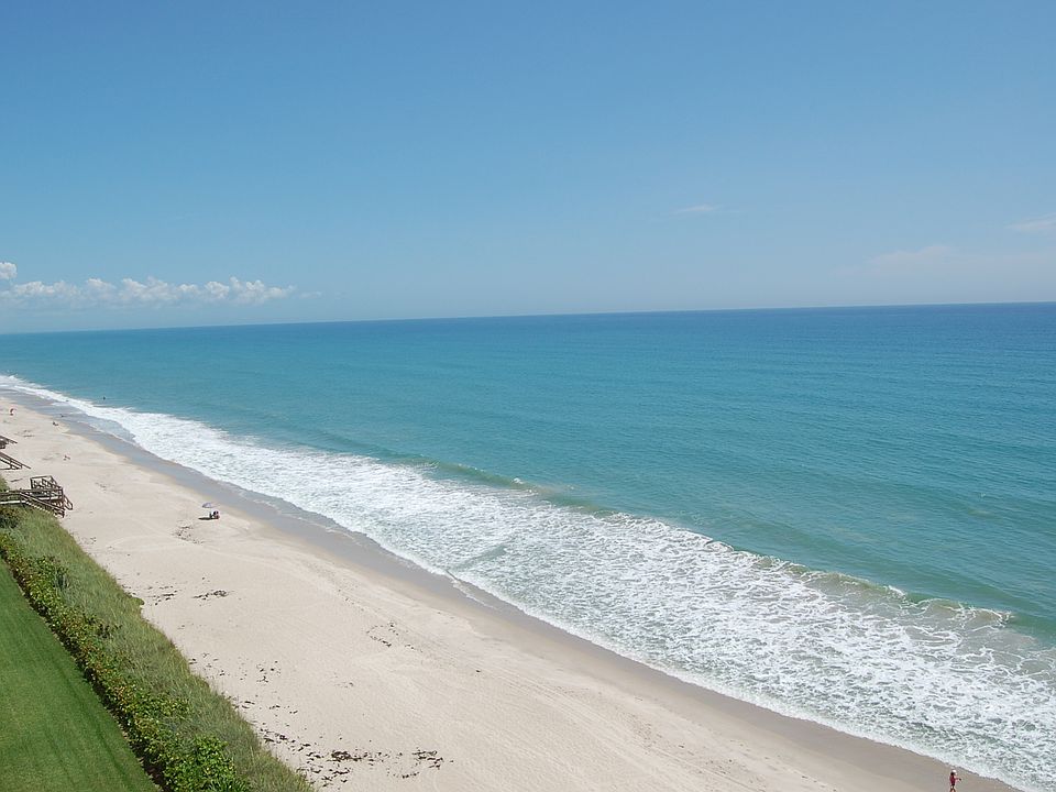 walk to beach!
