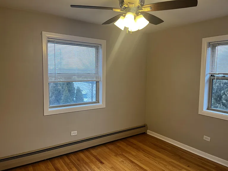 421 Burlington Ave — Photo 15