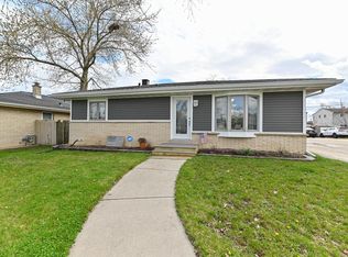 4115 Saint Clair St, Racine, WI 53402