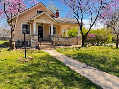 5845 Charlotte St, Kansas City, MO, 64110