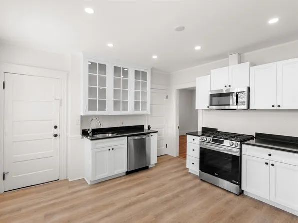 14 Pratt St #2, Salem, MA 01970