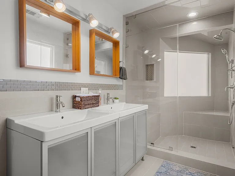 8302 S Sepulveda Blvd — Photo 48