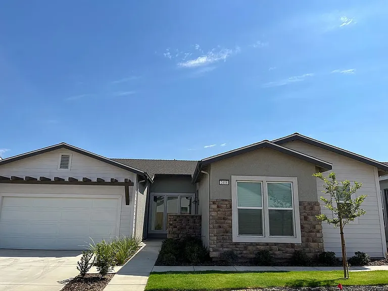 2418 Bastidas Dr — Photo 4