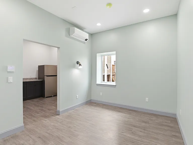 114 N Franklin St — Photo 7