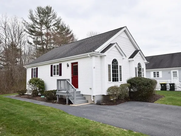27 Rodeo Dr, East Bridgewater, MA 02333
