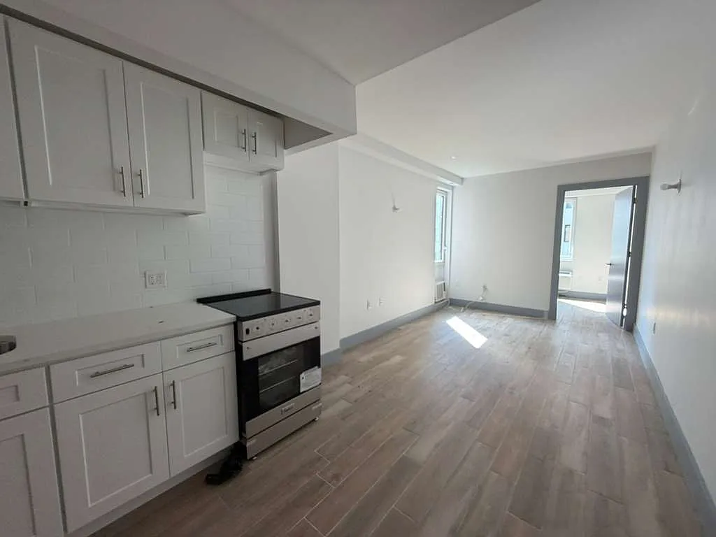 1 bed, 700 sqft, $2,762 — Photo 1