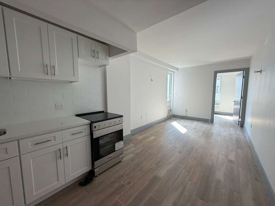 1st image of 1143 Hoe Ave #2D