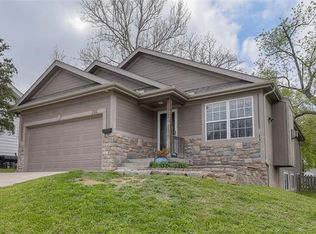 206 W Kump Ave, Bonner Springs, KS 66012