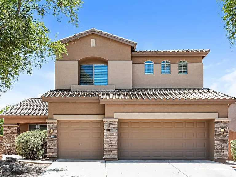 4091 E Carriage Way — Photo 1